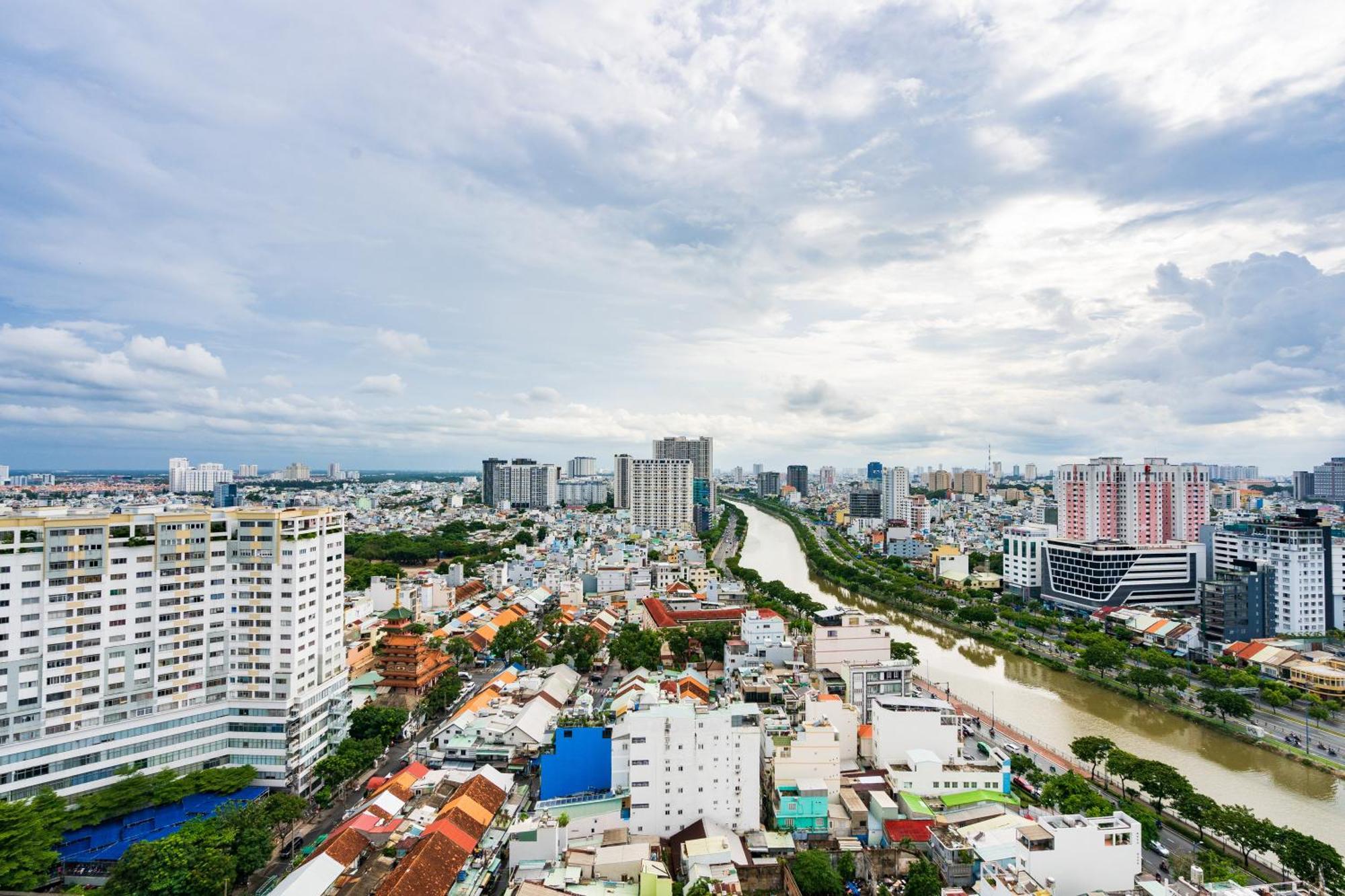 Rem Rivergate Garden Pool Signature - Free 4G Sim For 3 Nights Booking Bandar Ho Chi Minh Luaran gambar